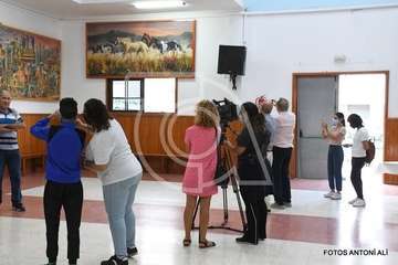 Presentanción en la sede del colectivo vecinal de Jiámar del puzzle más grande del mundo, montado por Tomás Torres/Antonio Alí.